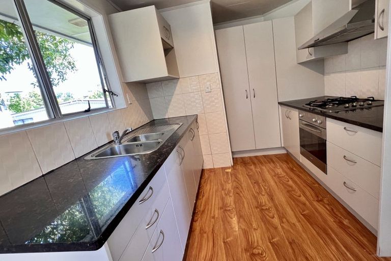 Photo of property in 32 Casuarina Road, Half Moon Bay, Auckland, 2012