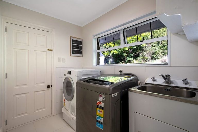 Photo of property in 105 Grassmere Road, Henderson Valley, Auckland, 0612