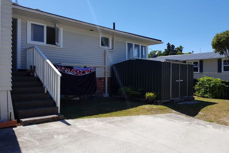 Photo of property in 18 Tonkin Drive, Sunnynook, Auckland, 0620