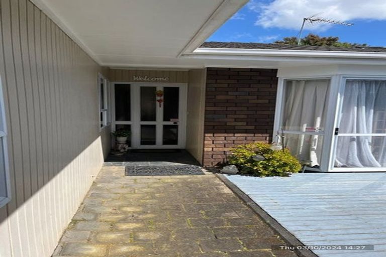 Photo of property in 22 Golfland Drive, Golflands, Auckland, 2013