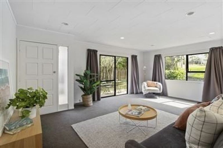 Photo of property in 30 Beechdale Crescent, Pakuranga Heights, Auckland, 2010