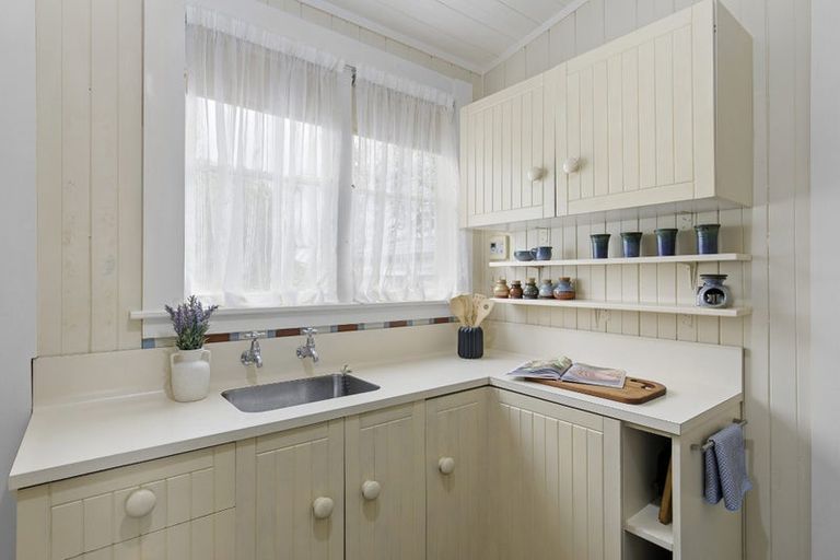 Photo of property in 52 York Street, Moera, Lower Hutt, 5010