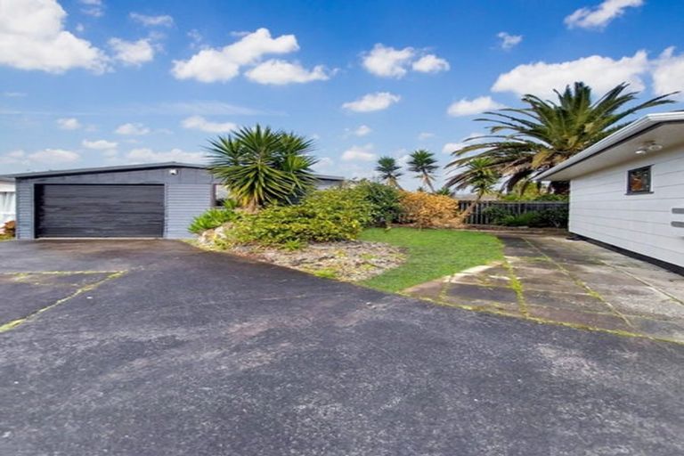 Photo of property in 2/9 Applewood Drive, Henderson, Auckland, 0612