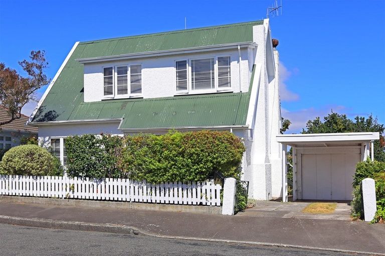 Photo of property in 6 Coleman Terrace, Hospital Hill, Napier, 4110