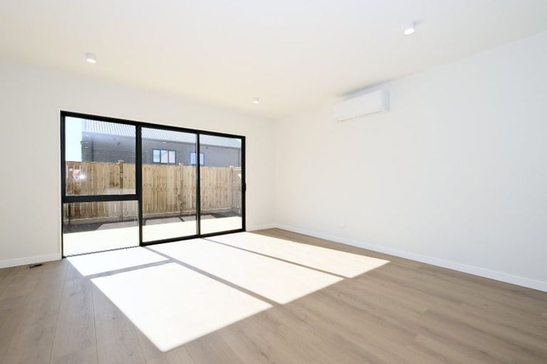 Photo of property in 4 Waimarie Drive, Karaka, 2578