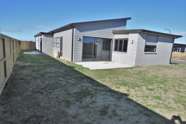 Photo of property in 43 Kotiate Street, Papamoa Beach, Papamoa, 3118