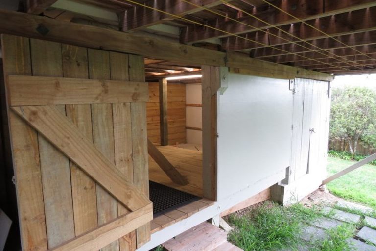 Photo of property in 17 Worthington Place, West Harbour, Auckland, 0618