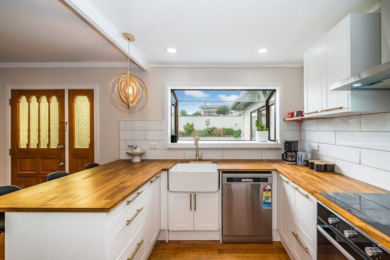 Photo of property in 18 Ruru Road, Otaihanga, Paraparaumu, 5036