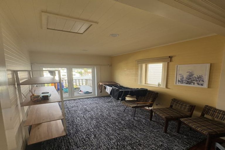 Photo of property in 17 Hargreaves Street, Mount Cook, Wellington, 6021