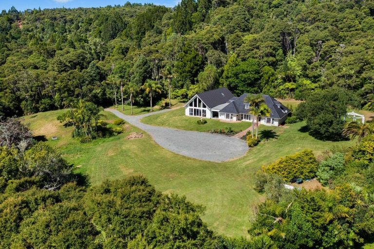 Photo of property in 105 Grassmere Road, Henderson Valley, Auckland, 0612