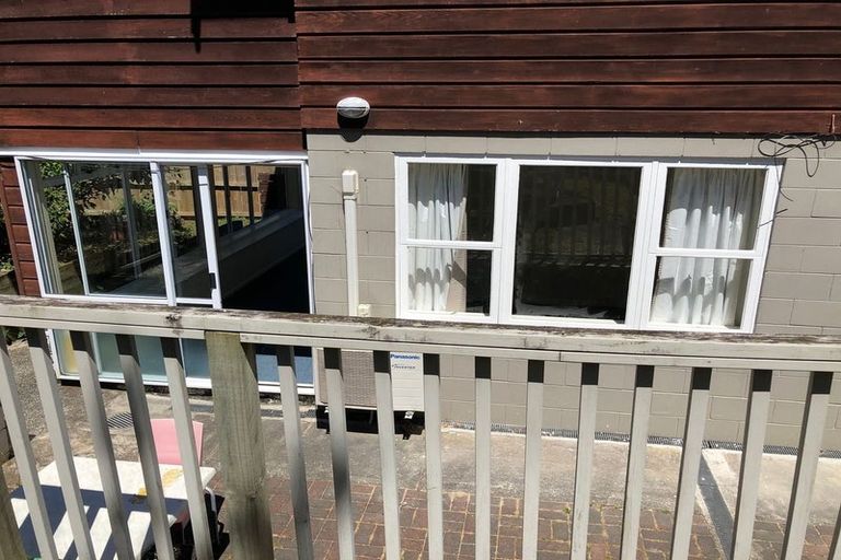 Photo of property in 40 Chatsworth Crescent, Pakuranga Heights, Auckland, 2010