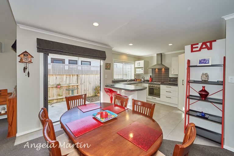 Photo of property in 1 Cullen Court, Palmerston North, 4410