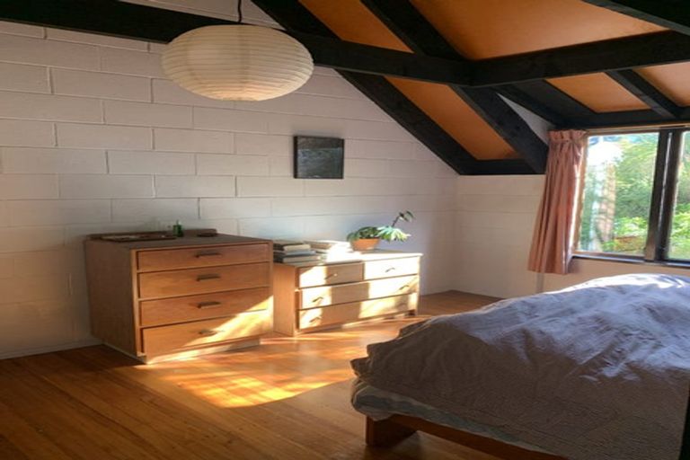 Photo of property in 2b Pitoitoi Road, Days Bay, Lower Hutt, 5013