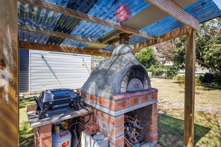 Photo of property in 15 Ferry Street, Foxton Beach, Foxton, 4815