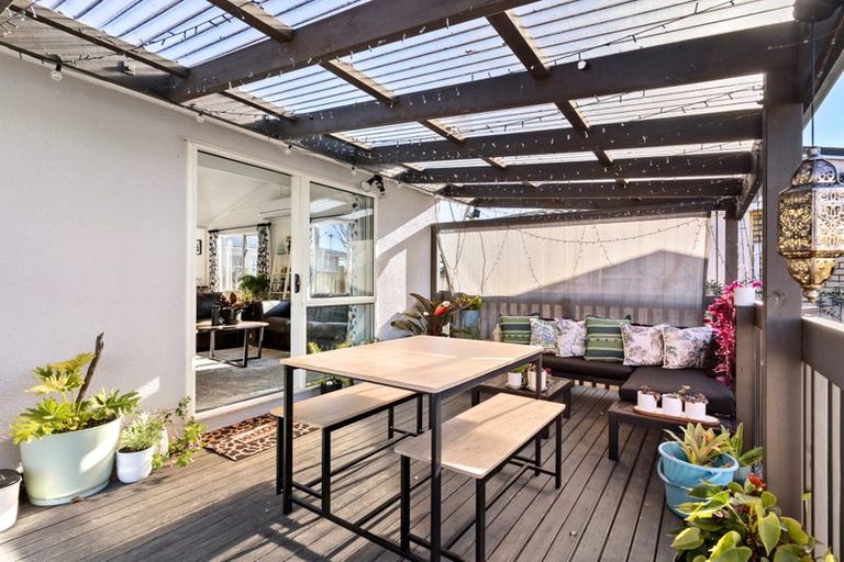 Photo of property in 25 Denarius Lane, Glendene, Auckland, 0602