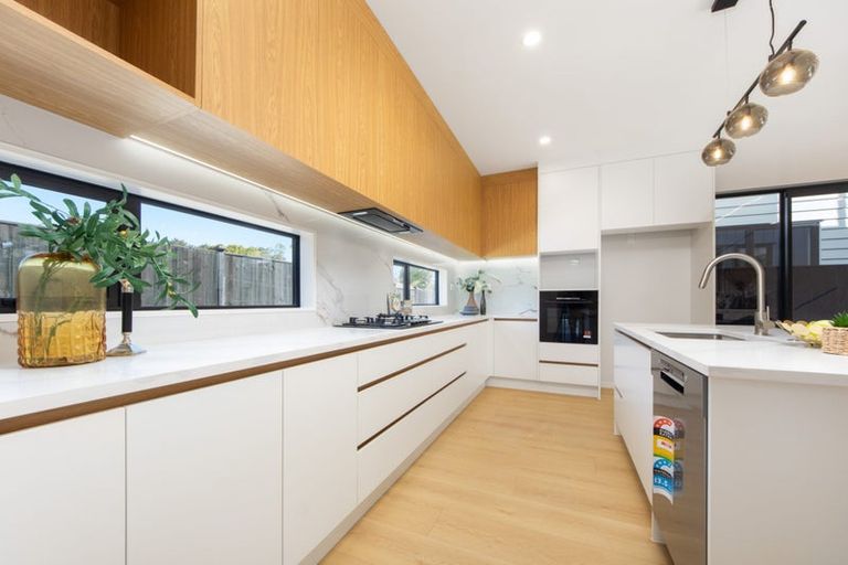 Photo of property in 3b Pendlebury Street, Green Bay, Auckland, 0604