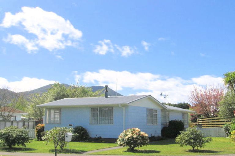 Photo of property in 13 Anna Place, Hilltop, Taupo, 3330