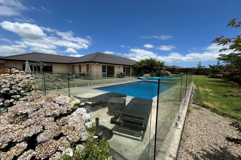 Photo of property in 127 Mcrobbie Road, Kingseat, Papakura, 2580