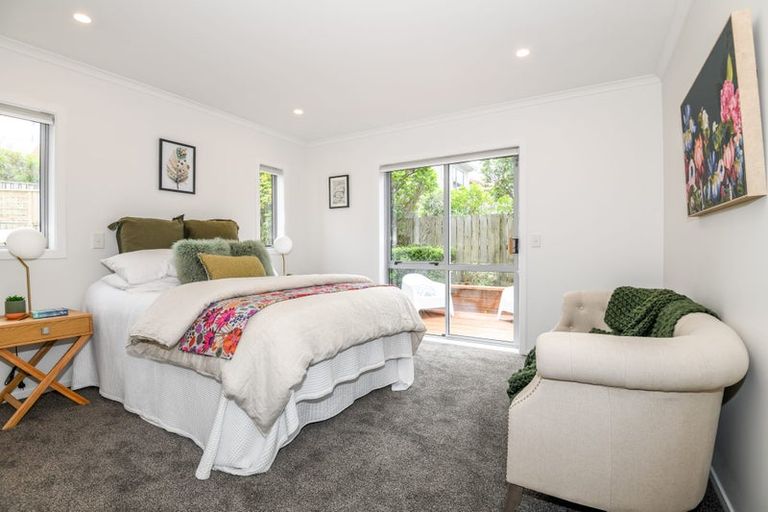 Photo of property in 75 Dress Circle, Newlands, Wellington, 6037