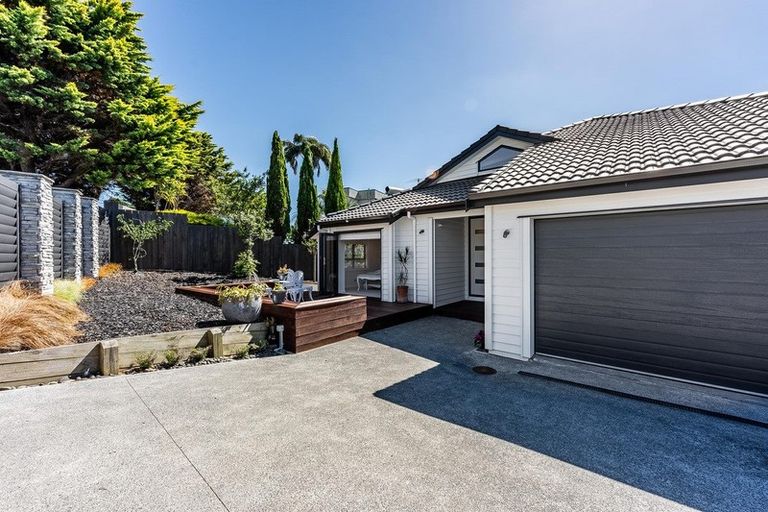 Photo of property in 4 Calypso Place, Rothesay Bay, Auckland, 0630