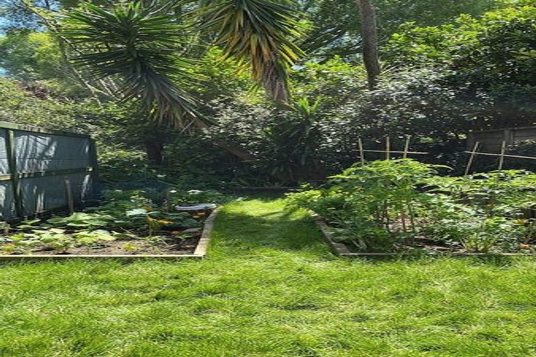 Photo of property in 23 Imperial Place, Henderson, Auckland, 0612