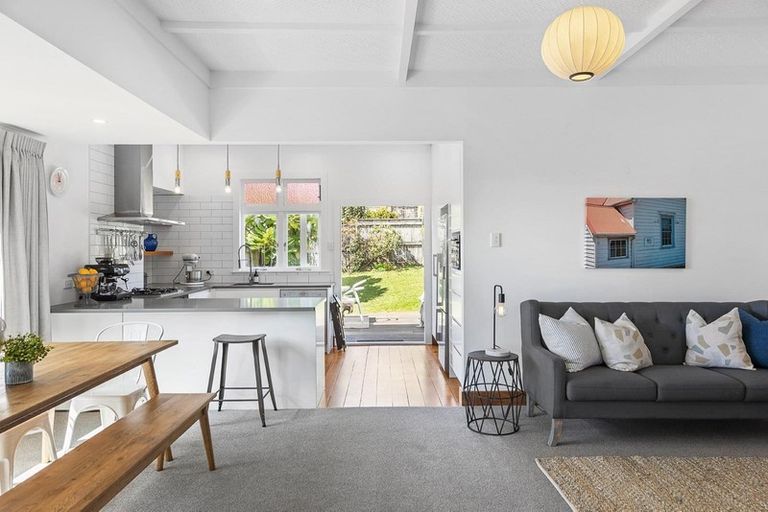 Photo of property in 16 Aliford Avenue, One Tree Hill, Auckland, 1061