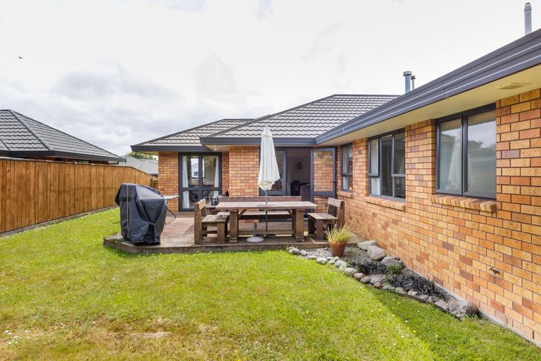 Photo of property in 14 Woodgate Court, Fitzherbert, Palmerston North, 4410