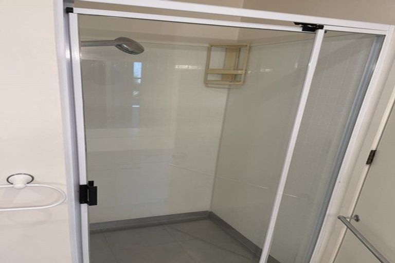 Photo of property in 2/14 Takutai Avenue, Bucklands Beach, Auckland, 2012