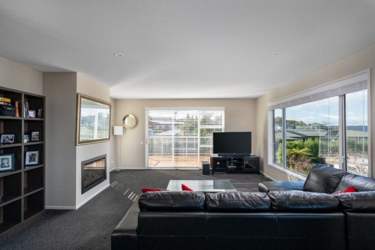 Photo of property in 3b Isobel Street, Acacia Bay, Taupo, 3330