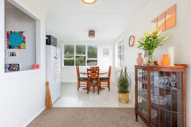 Photo of property in 10 Tau Grove, Takapuwahia, Porirua, 5022