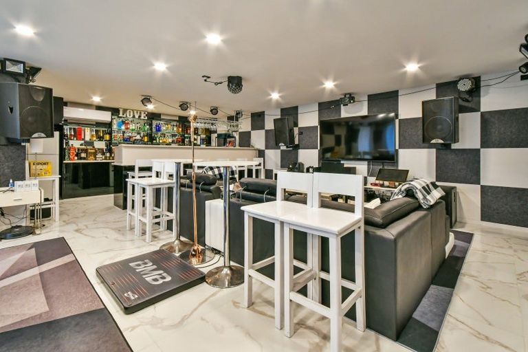 Photo of property in 14 Henriette Place, The Gardens, Auckland, 2105