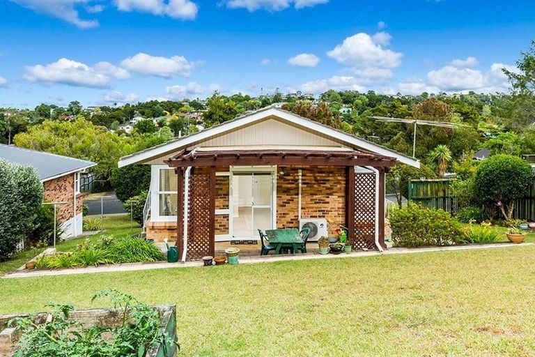 Photo of property in 73 Lynden Avenue, Hillcrest, Auckland, 0627