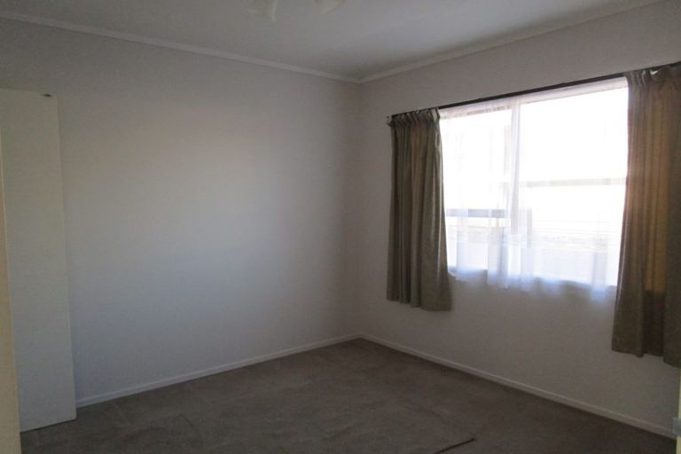 Photo of property in 2/16 Waimai Avenue, Weymouth, Auckland, 2103