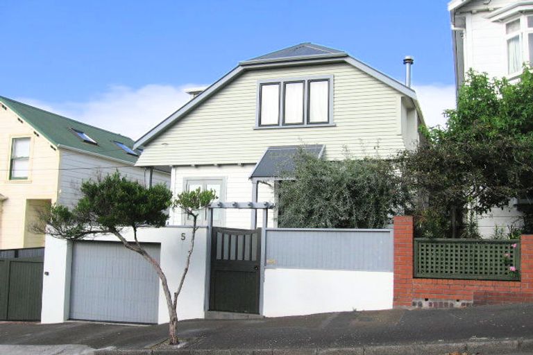 Photo of property in 5 Newman Terrace, Thorndon, Wellington, 6011