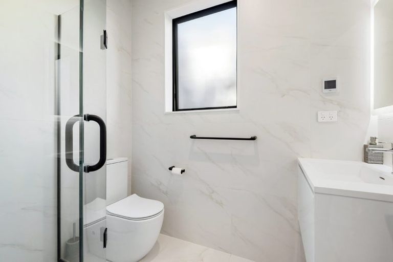 Photo of property in 3 Lemon Grove Lane, Greenhithe, Auckland, 0632