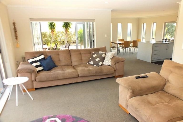 Photo of property in 124 Ti Kouka Crescent, Matarangi, Whitianga, 3592