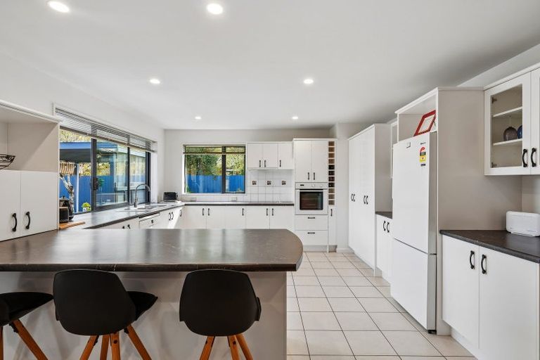 Photo of property in 40 Coolspring Way, Redwood, Christchurch, 8051