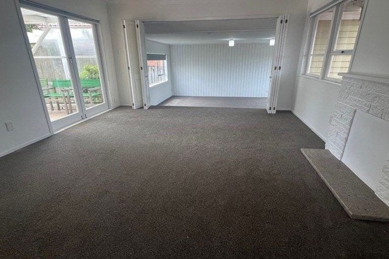 Photo of property in 63 Litten Road, Cockle Bay, Auckland, 2014