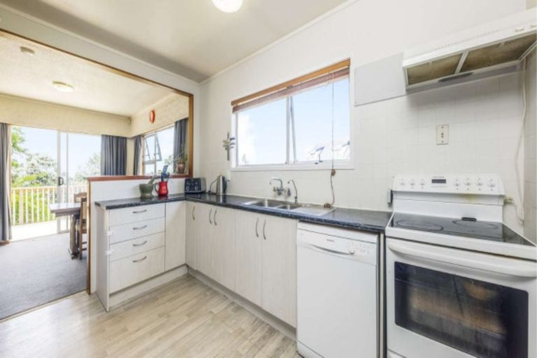 Photo of property in 26 Cyclarama Crescent, Massey, Auckland, 0614