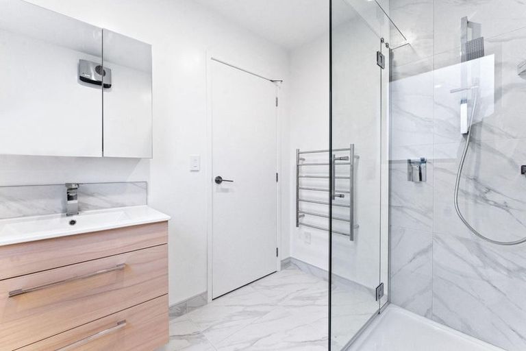 Photo of property in 8/10 Fathom Place, Te Atatu Peninsula, Auckland, 0610