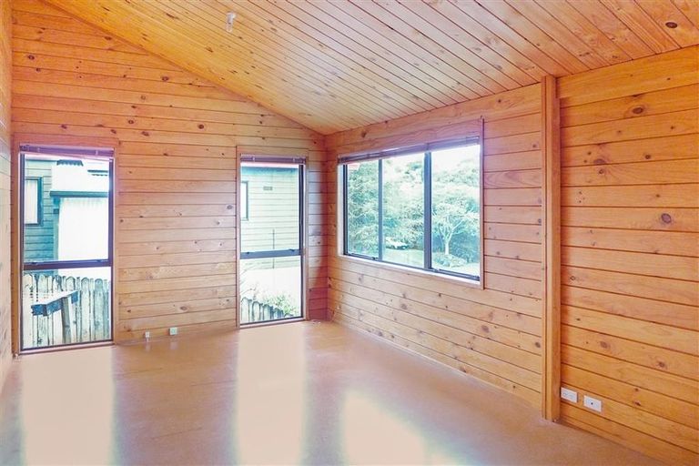 Photo of property in 8 Chardon Place, Henderson, Auckland, 0612