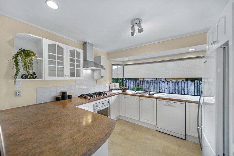 Photo of property in 2/32 Headcorn Place, Botany Downs, Auckland, 2010