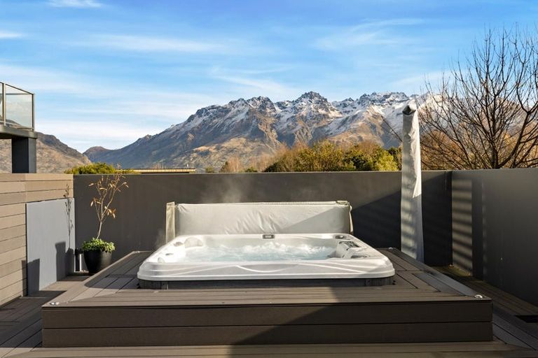 Photo of property in 2 Tasman Terrace, Drift Bay, Queenstown, 9371