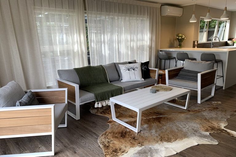 Photo of property in 5 Esther Place, Red Beach, 0932