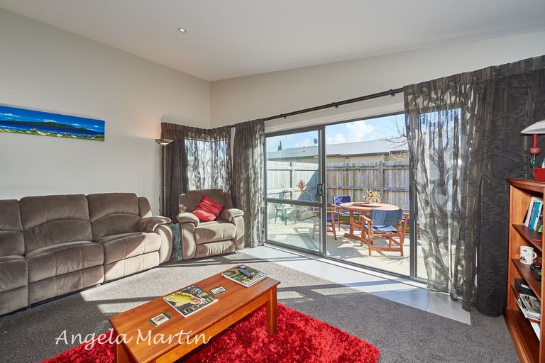 Photo of property in 1 Cullen Court, Palmerston North, 4410