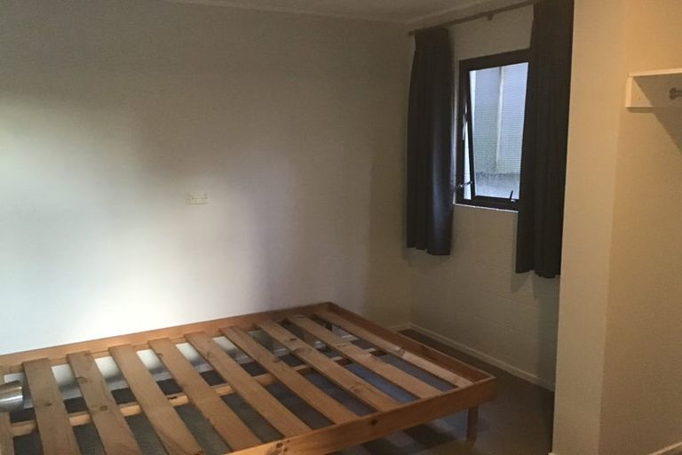 Photo of property in 25 Tobruk Crescent, Milford, Auckland, 0620