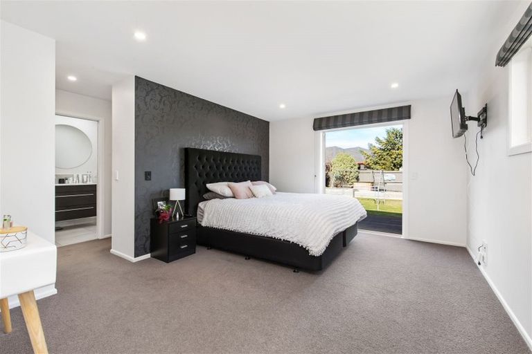 Photo of property in 40 Farquhars Road, Redwood, Christchurch, 8051