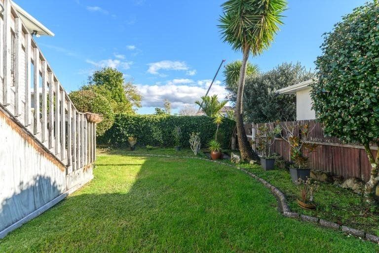 Photo of property in 18 Lavelle Road, Henderson, Auckland, 0612