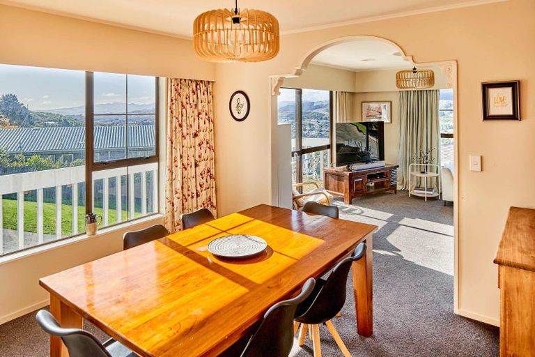 Photo of property in 16 Saint Aidans Way, Tawa, Wellington, 5028