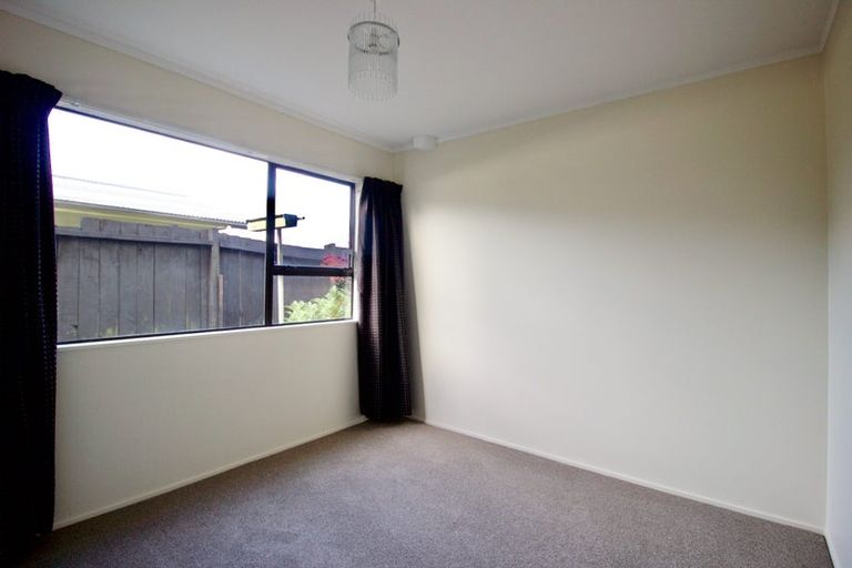 Photo of property in 2/48 Becroft Drive, Forrest Hill, Auckland, 0620